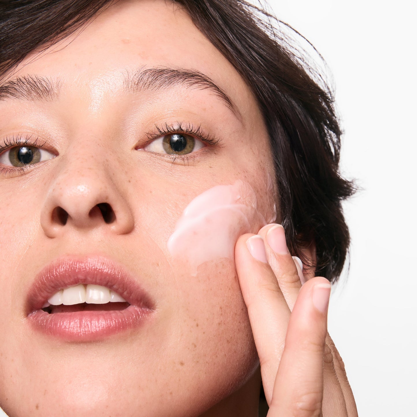 hydrating-cleanser-and-oil-free-moisturizer-duo-z6 01_LYDIA_12_APPLICATION_OMEGA_SUPERSIZE_036_1_8483aad9-c9a3-46f0-b735-539c739306ac.jpg
