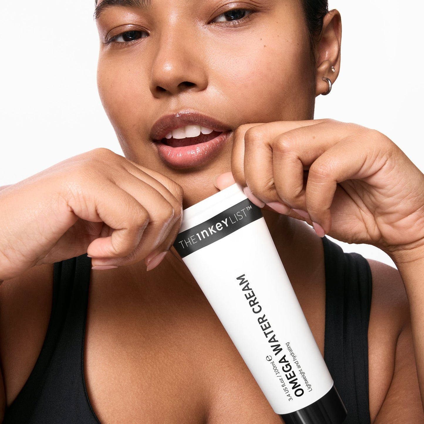 supersize-omega-water-cream-duo-p0 03_KAFFYA_07_HOLDING_OMEGA_SUPERSIZE_001.jpg