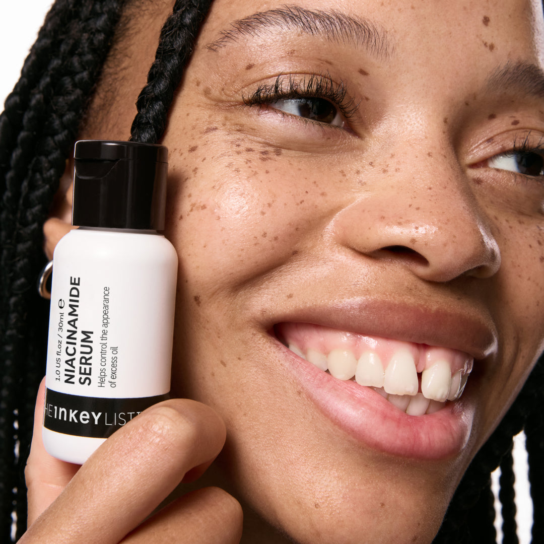 10-niacinamide-serum-duo-b9 Model01_d6be0920-41bd-4df2-8281-5a1face2e177.jpg